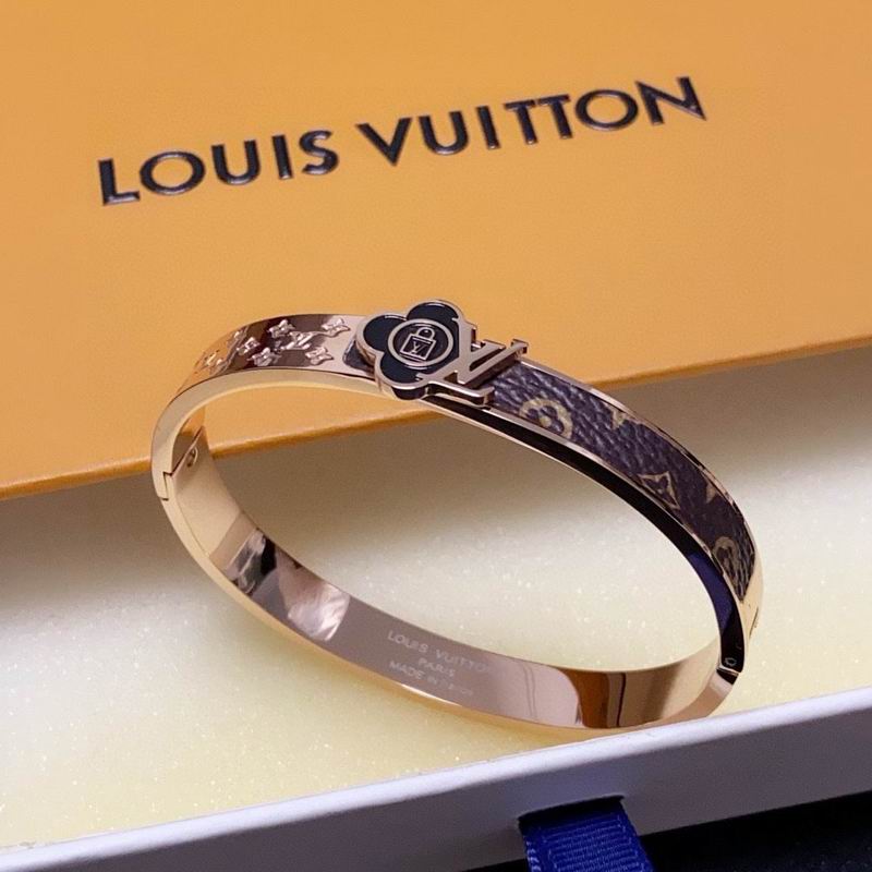 LV Bracelet 04yxh15